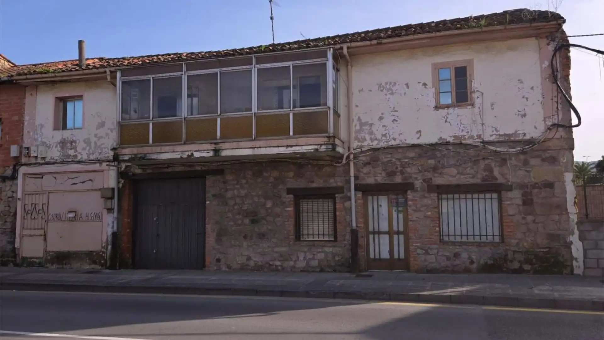 Exterior view of Single-family semi-detached for sale in Torrelavega 