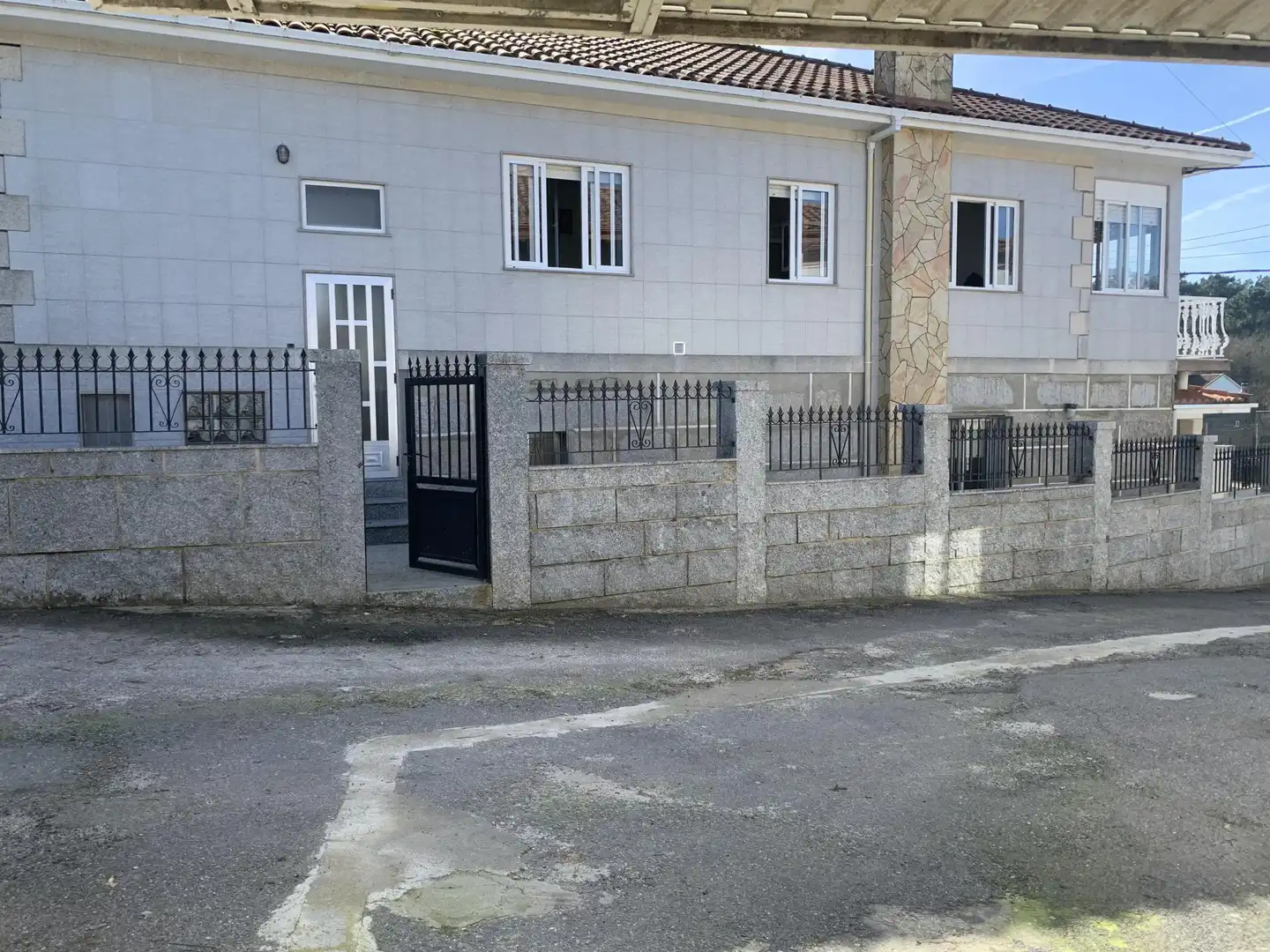 Vista exterior de Casa o xalet en venda en San Amaro amb Calefacció, Jardí privat i Terrassa