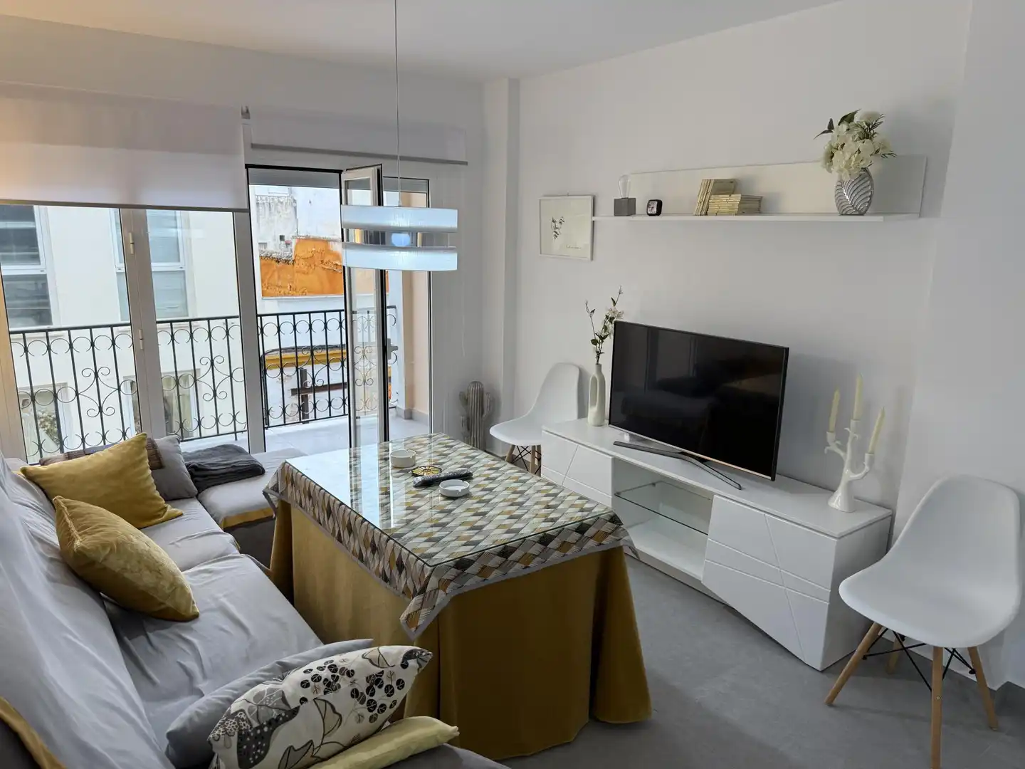 Piso en venta en Carrera Espinel, 68, Casco Histórico Sala de estar de Piso en venta en Ronda con Terraza, Amueblado y Balcón