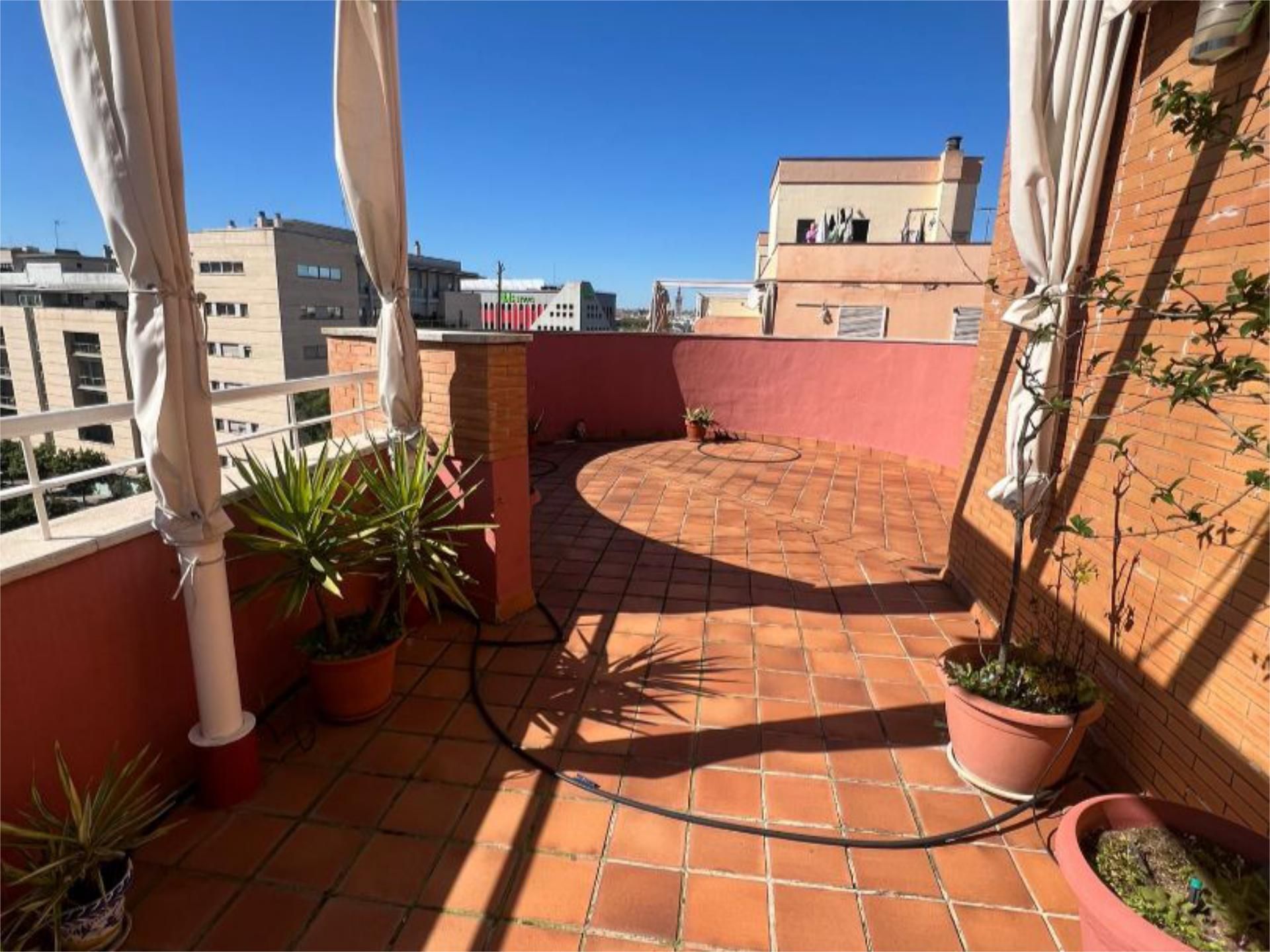 Àtic de lloguer a Calle Luis Montoto, 65, La Calzada - La Florida Àtic de lloguer a Calle Luis Montoto, 65, La Calzada - La Florida