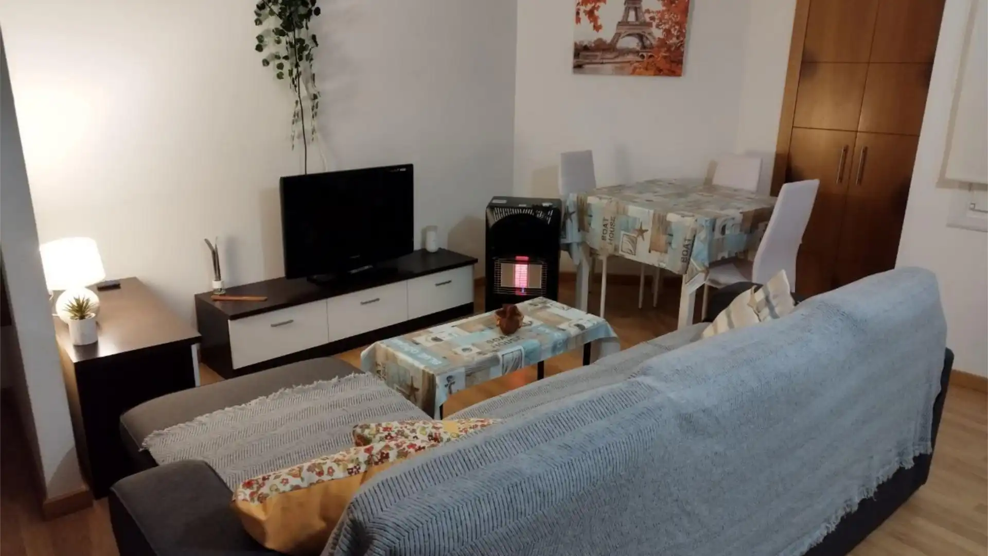 Wohnzimmer von Wohnung zur Miete in Baiona mit Möbliert