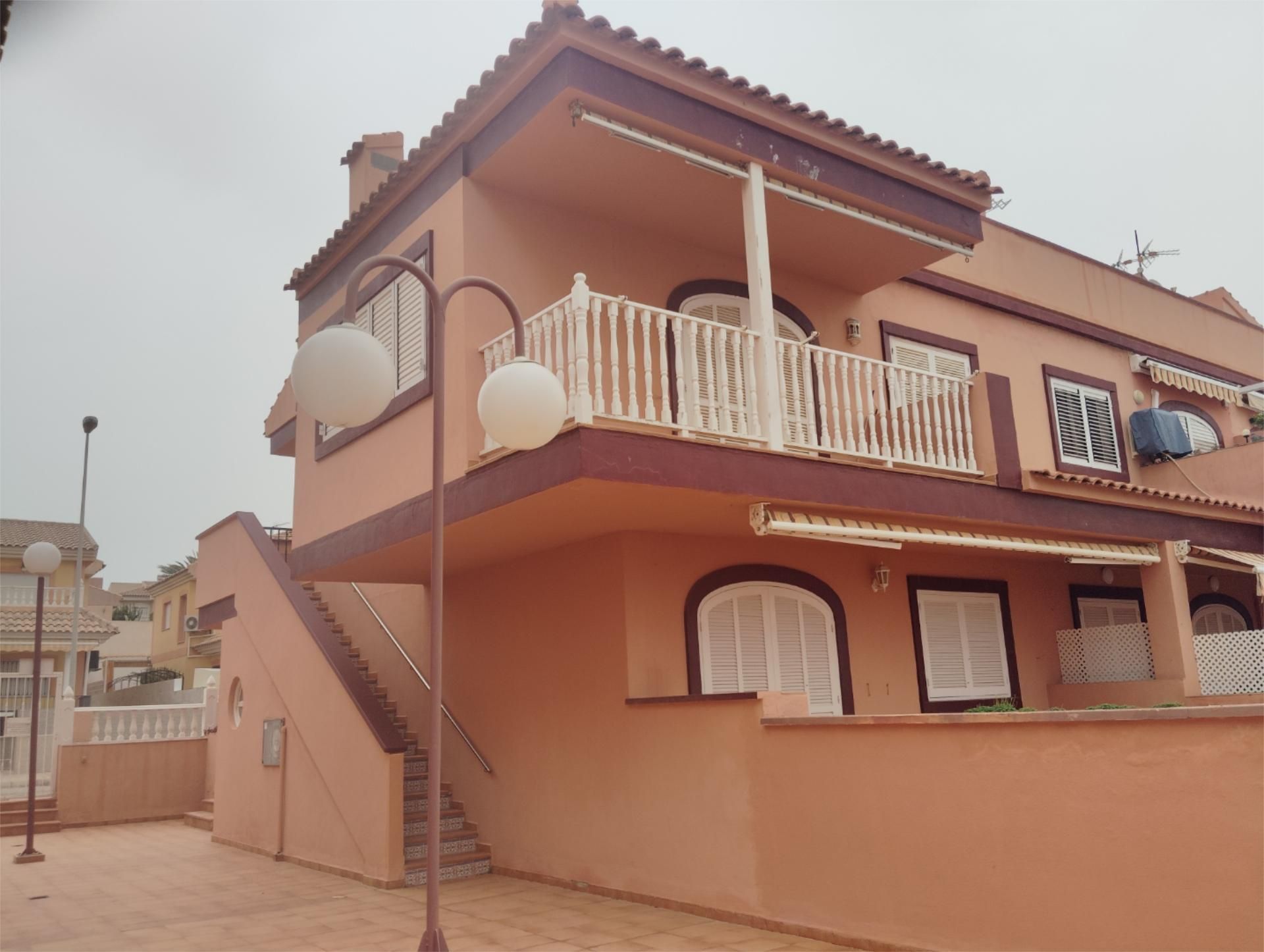 Außenansicht von Wohnungen zur Miete in Mazarrón mit Terrasse, Schwimmbad und Balkon