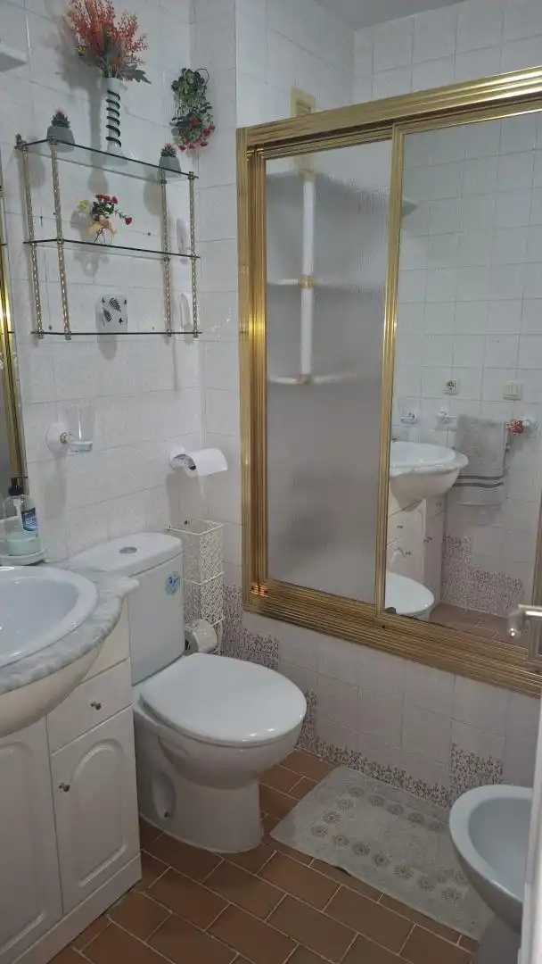 Wohnung zum Verkauf in Paseo Carlos Eraña, 21, El Torreón - Los Ángeles - El Pilar Badezimmer von Wohnung zum Verkauf in Ciudad Real mit Klimaanlage, Heizung und Privatgarten