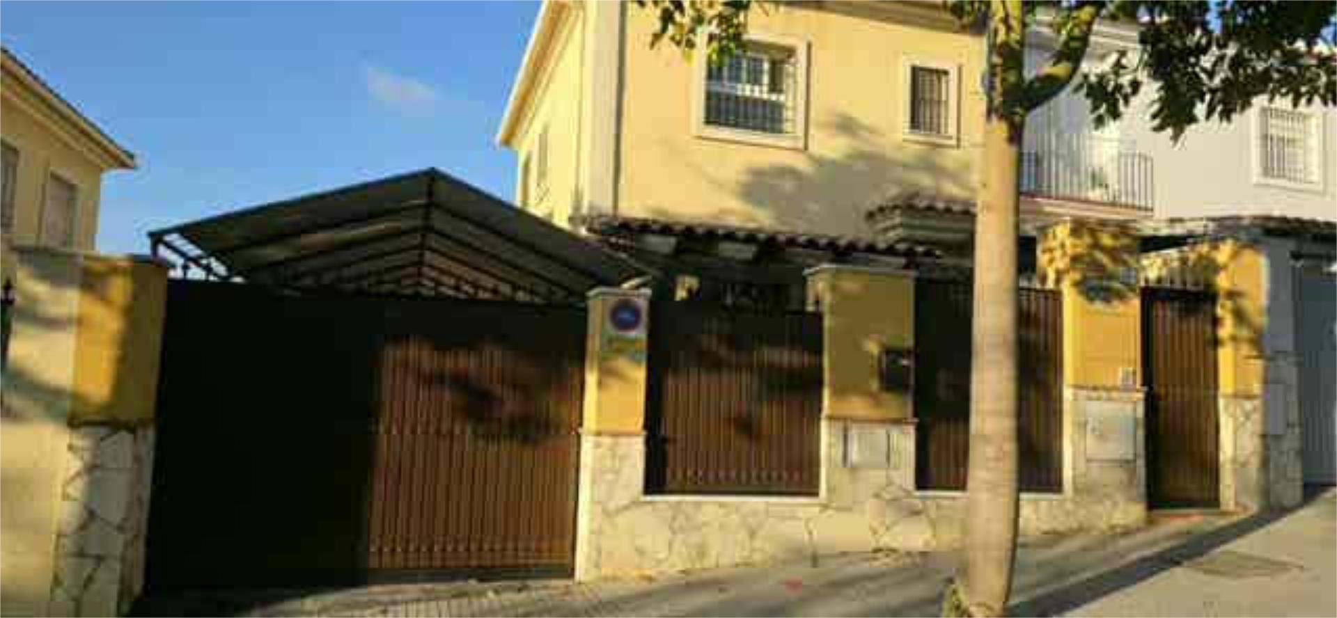 Casa adosada en venda a Distrito Zeta - Recinto Ferial Cortijo de Torres Casa adosada en venda a Distrito Zeta - Recinto Ferial Cortijo de Torres