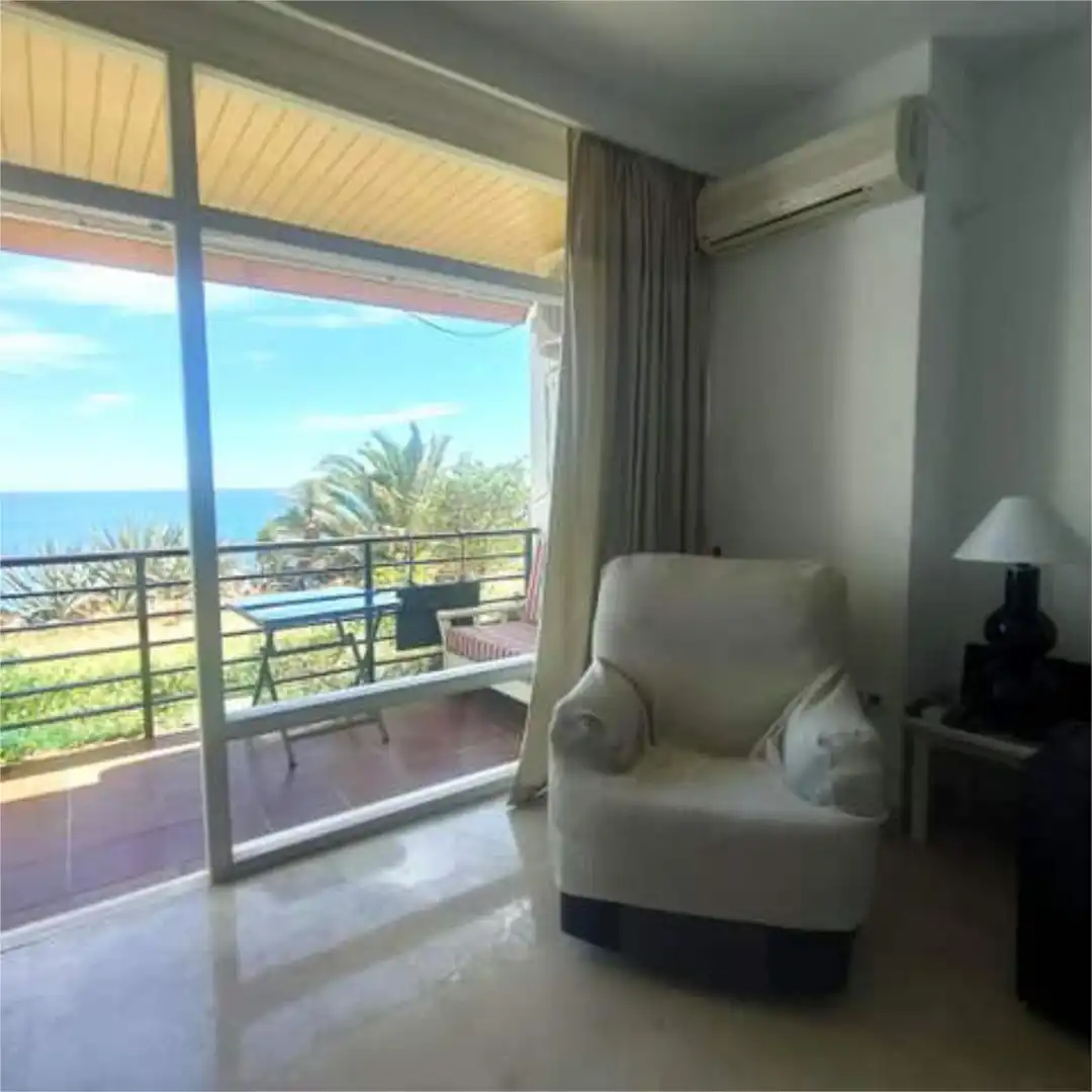 Apartamento en venta en El Bajondillo Habitación de Apartamento en venta en Torremolinos con Terraza y Piscina