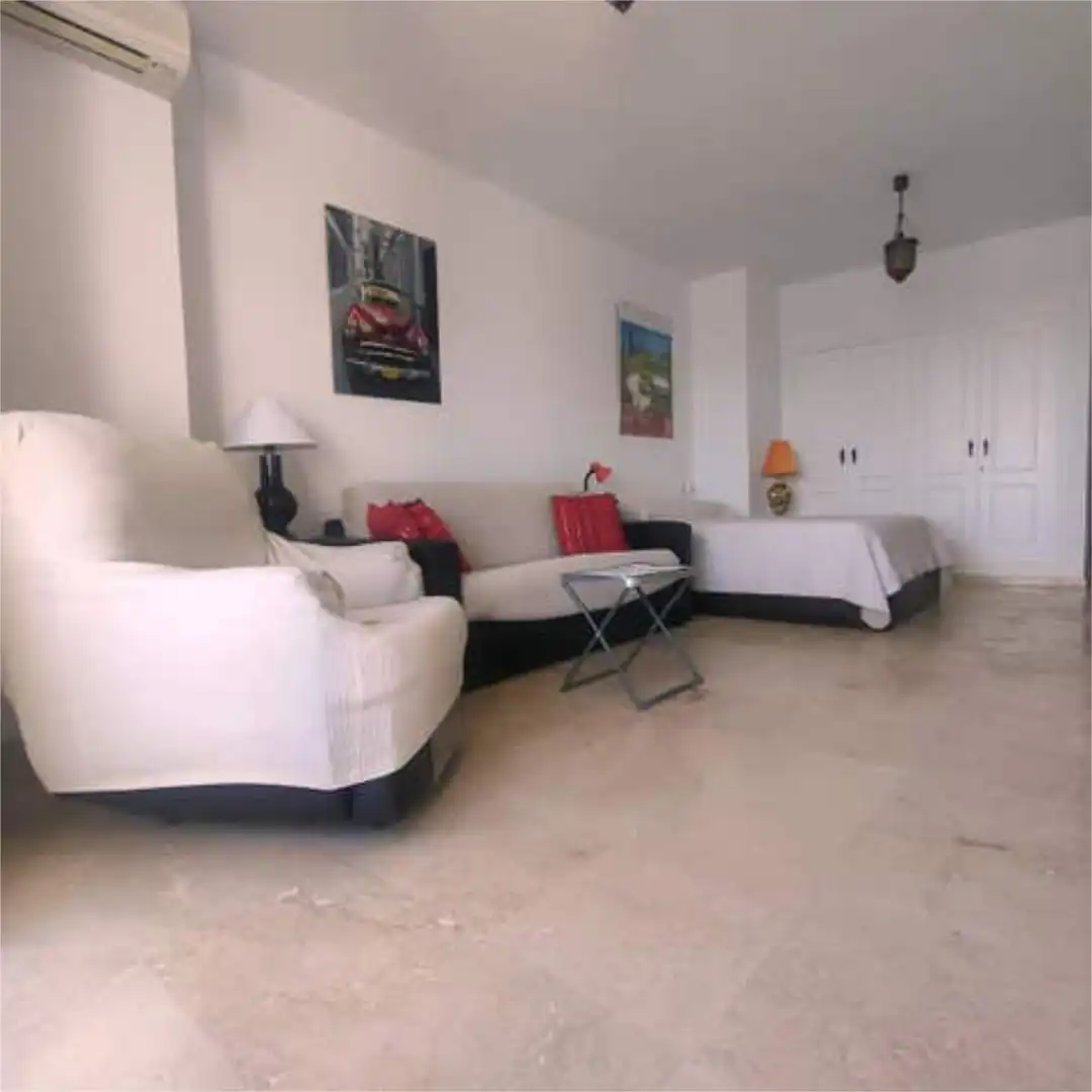 Apartamento en venta en El Bajondillo Sala de estar de Apartamento en venta en Torremolinos con Terraza y Piscina