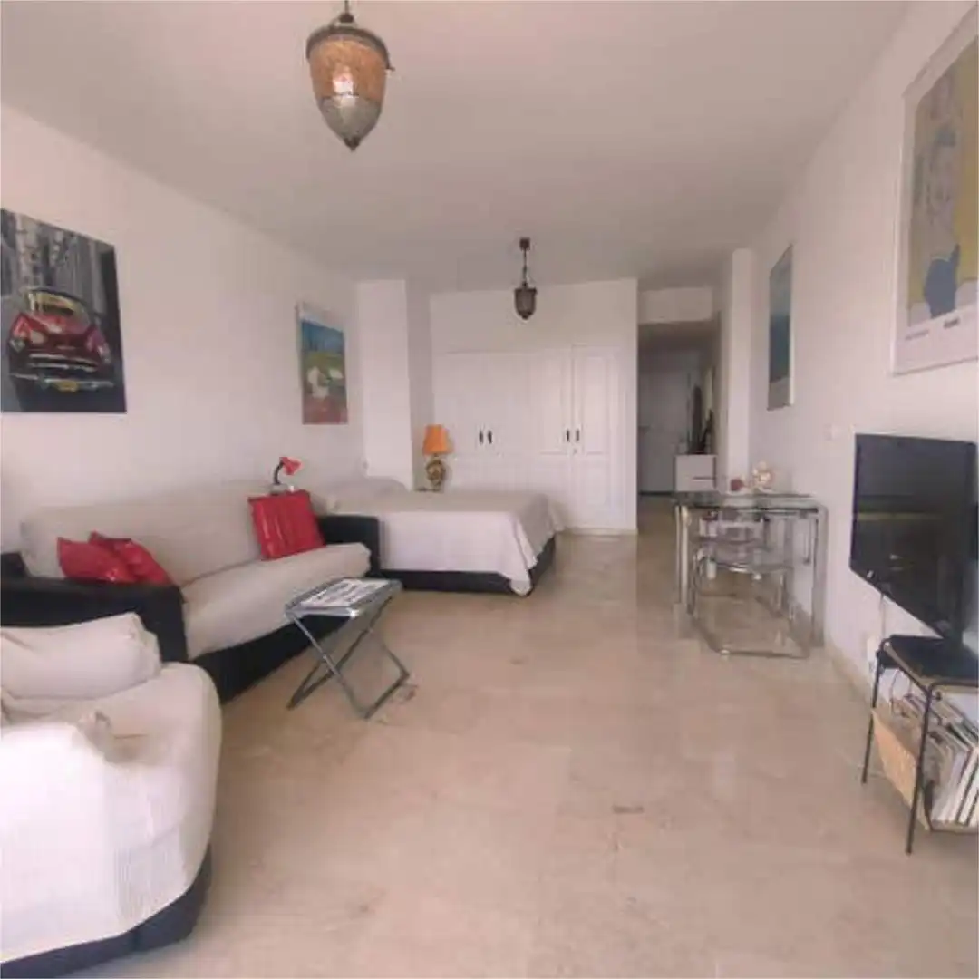 Apartamento en venta en El Bajondillo Habitación de Apartamento en venta en Torremolinos con Terraza y Piscina