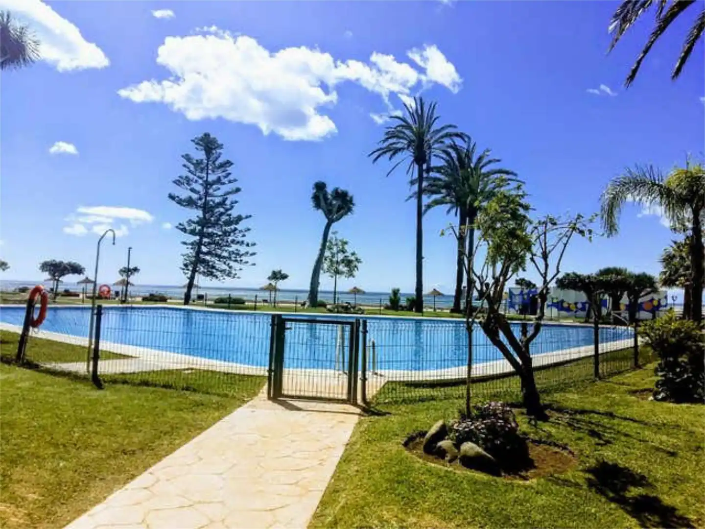 Apartamento en venta en El Bajondillo Piscina de Apartamento en venta en Torremolinos con Terraza y Piscina