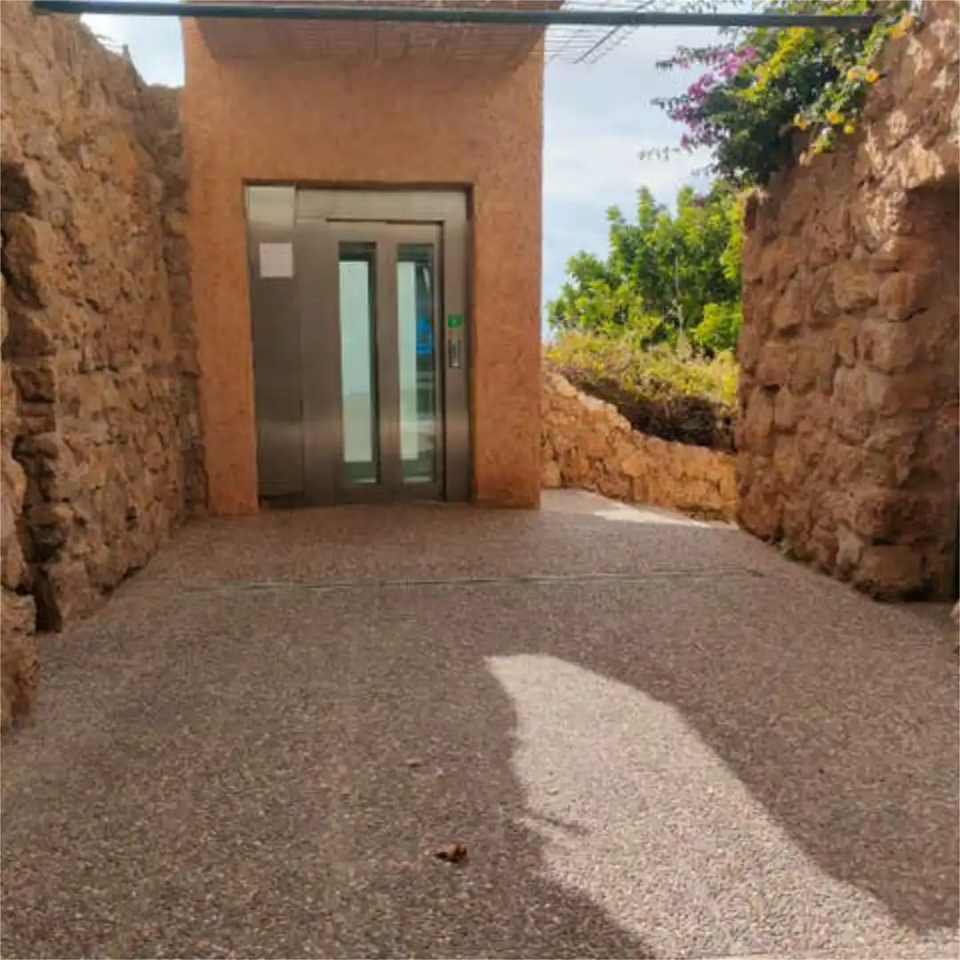 Apartamento en venta en El Bajondillo Apartamento en venta en Torremolinos con Terraza y Piscina
