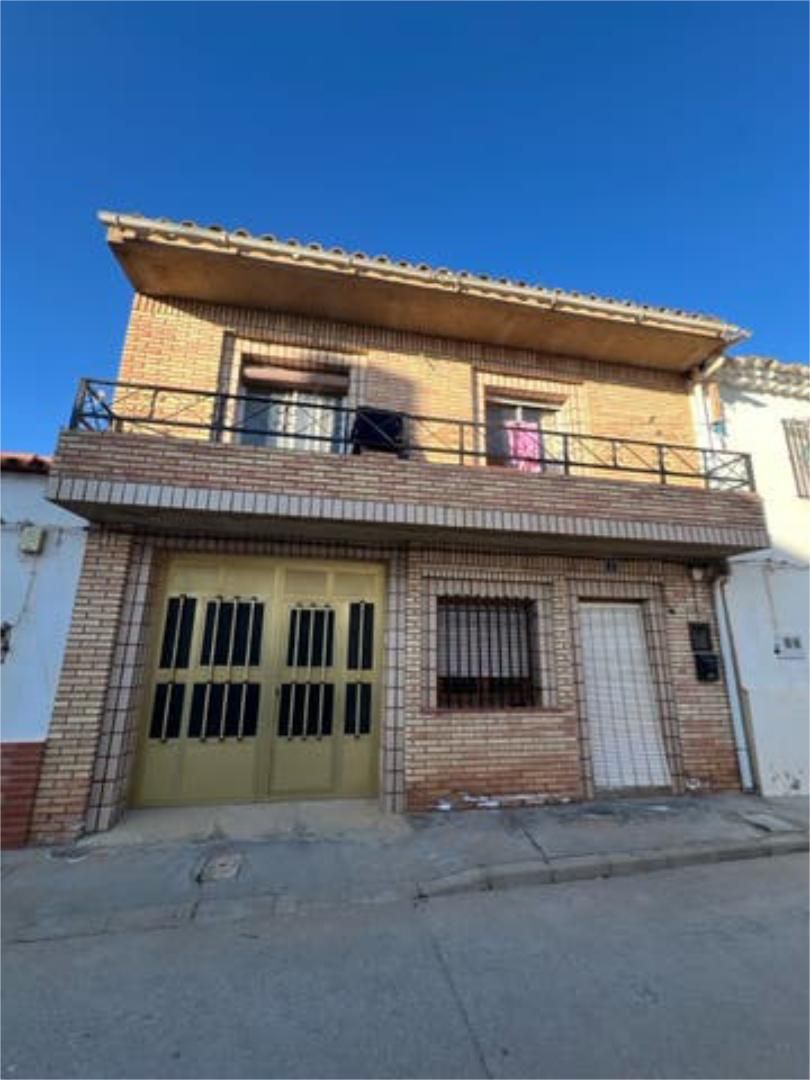 Vista exterior de Casa o xalet en venda en El Picazo   amb Terrassa