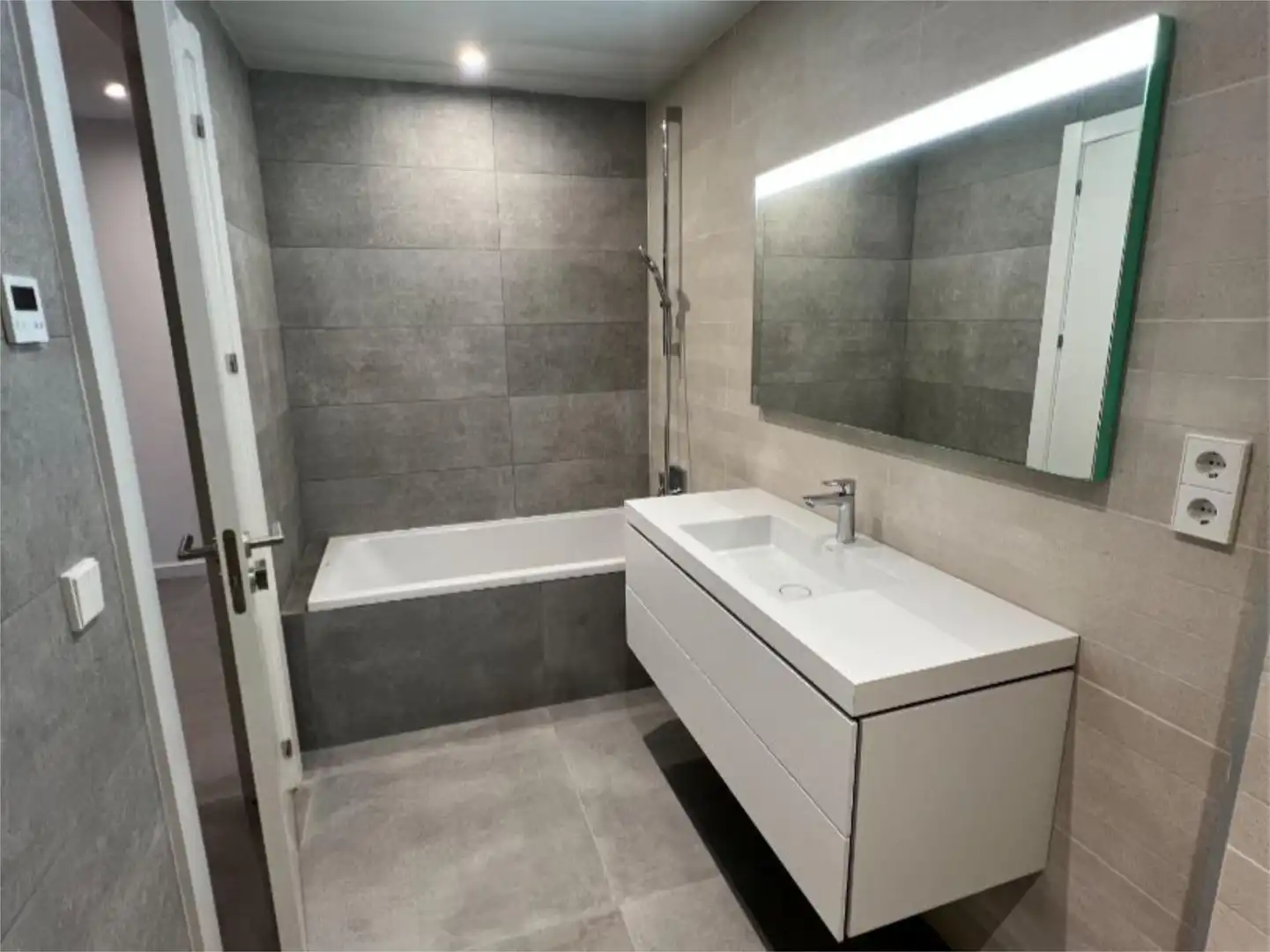 Baño de Piso de alquiler en Salou con Aire acondicionado, Calefacción y Terraza
