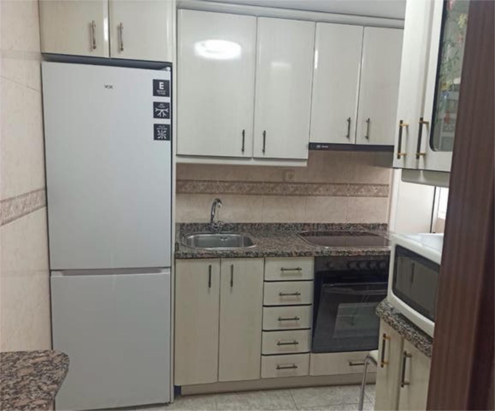 Cuina de Pis de lloguer en  Zaragoza Capital amb Calefacció, Terrassa i Moblat