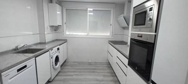 Piso en Alquiler en Calle Amor, 29 en Sta. Aurelia - Cantábrico - Atlàntico - La Romería