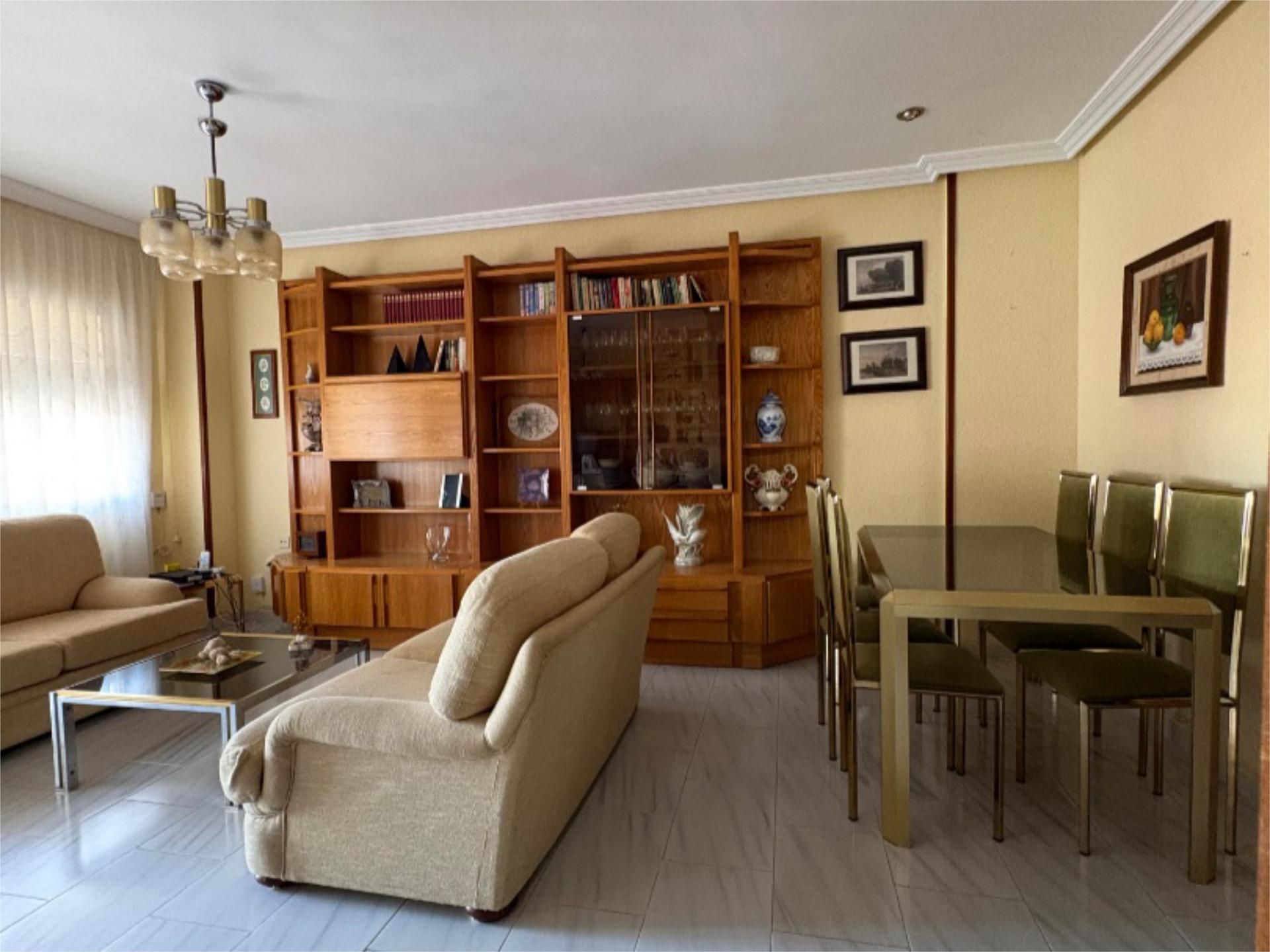 Piso en venta en Paseo Marqueses de Linares, La Paz - Las Américas Sala de estar de Piso en venta en Linares con Aire acondicionado, Amueblado y Parking comunitario