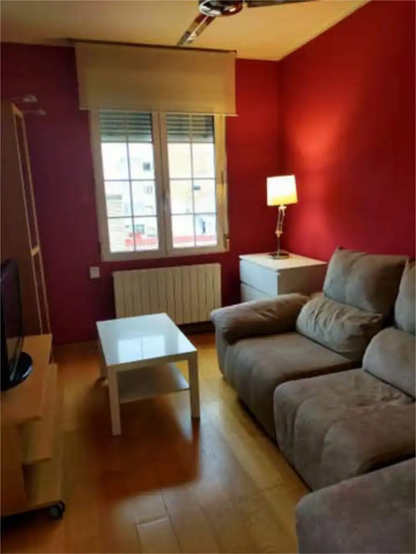 Ático en venta en Barrio de Delicias Sala de estar de Ático en venta en Zaragoza con Calefacción y Terraza