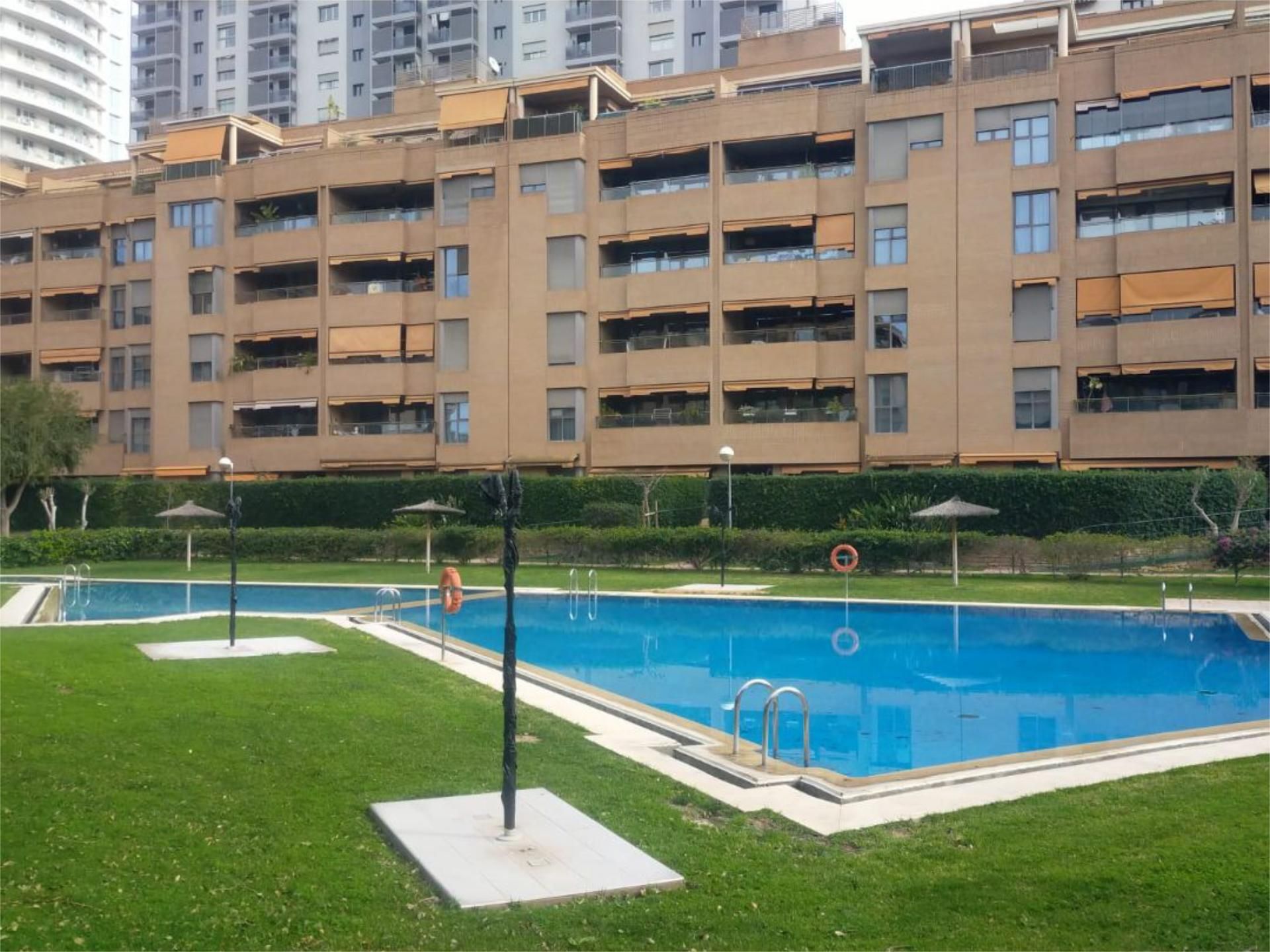 Pis de lloguer a Carrer de la Marina Alta, 6, Sant Pau Piscina de Pis de lloguer en Valencia Capital amb Aire condicionat, Calefacció i Jardí privat