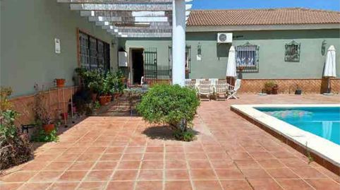 Foto 2 de Casa adosada en venta en Carmona, Sevilla