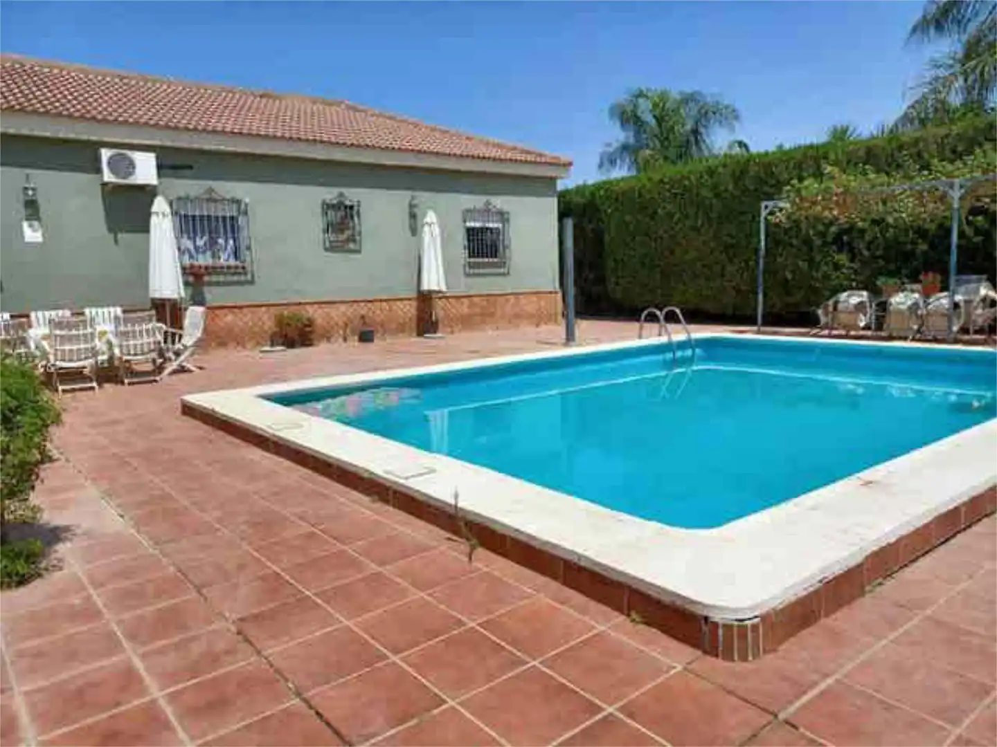 Piscina de Casa adosada en venta en Carmona con Trastero y Piscina