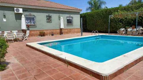Foto 3 de Casa adosada en venta en Carmona, Sevilla