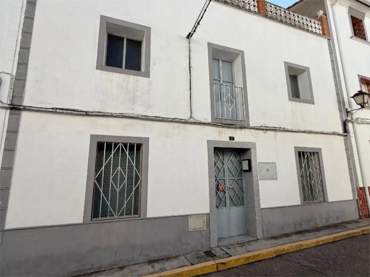 Vista exterior de Casa adosada en venda en Salvaleón amb Terrassa