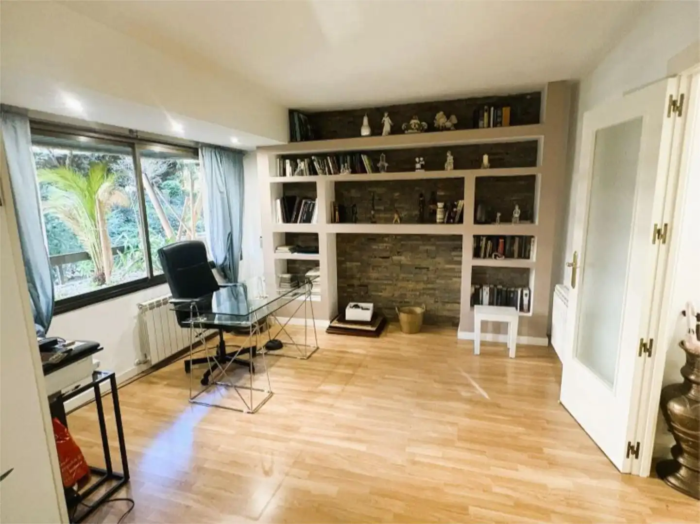 Flat for sale in Calle de Pedro Rico, 13, La Paz Living room of Flat for sale in Madrid with Air Conditioner, Heating and Private garden