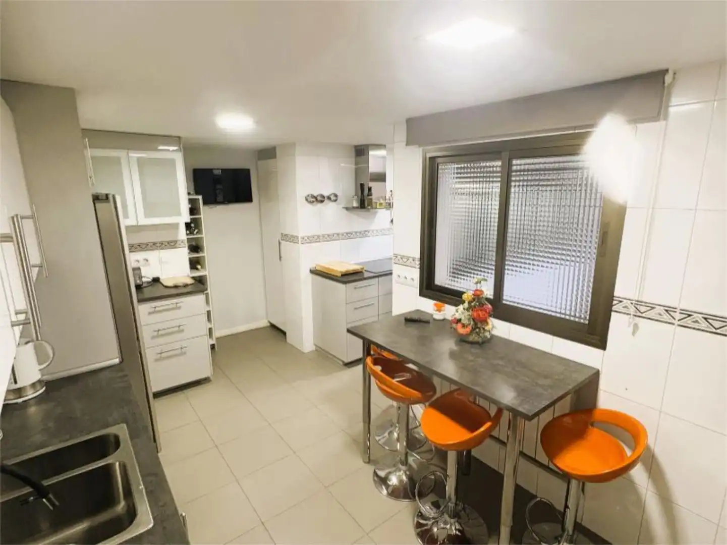 Flat for sale in Calle de Pedro Rico, 13, La Paz Kitchen of Flat for sale in Madrid with Air Conditioner, Heating and Private garden