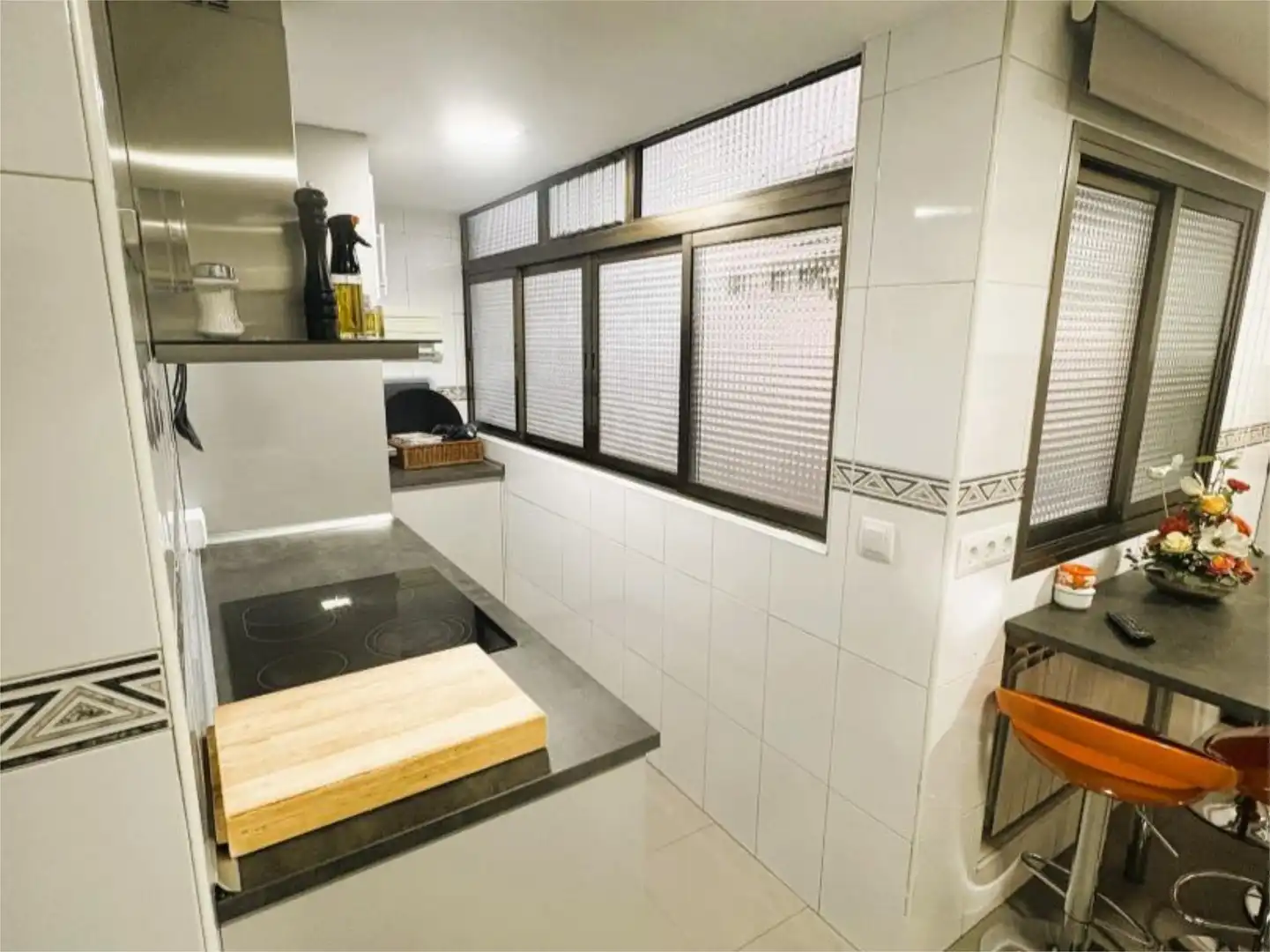 Flat for sale in Calle de Pedro Rico, 13, La Paz Kitchen of Flat for sale in Madrid with Air Conditioner, Heating and Private garden
