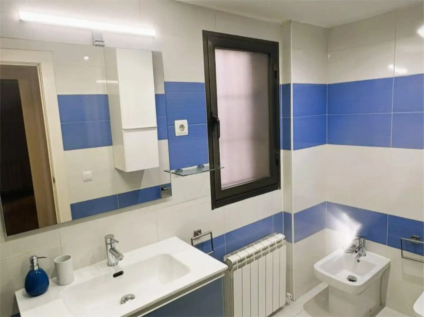 Flat for sale in Calle de Pedro Rico, 13, La Paz Bathroom of Flat for sale in Madrid with Air Conditioner, Heating and Private garden