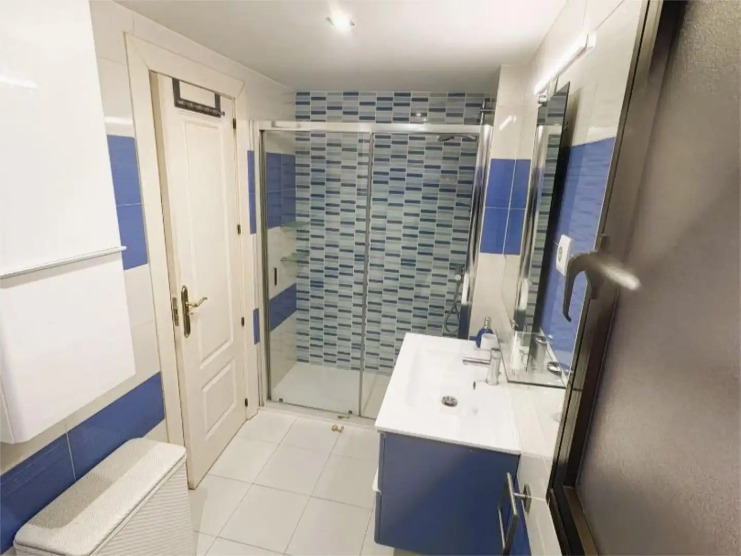 Flat for sale in Calle de Pedro Rico, 13, La Paz Bathroom of Flat for sale in Madrid with Air Conditioner, Heating and Private garden