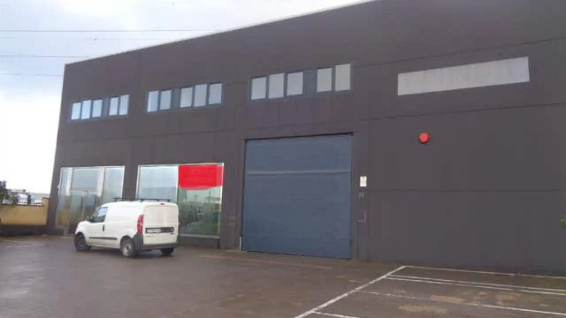 Vista exterior de Nave industrial de alquiler en San Andrés del Rabanedo con Aire acondicionado