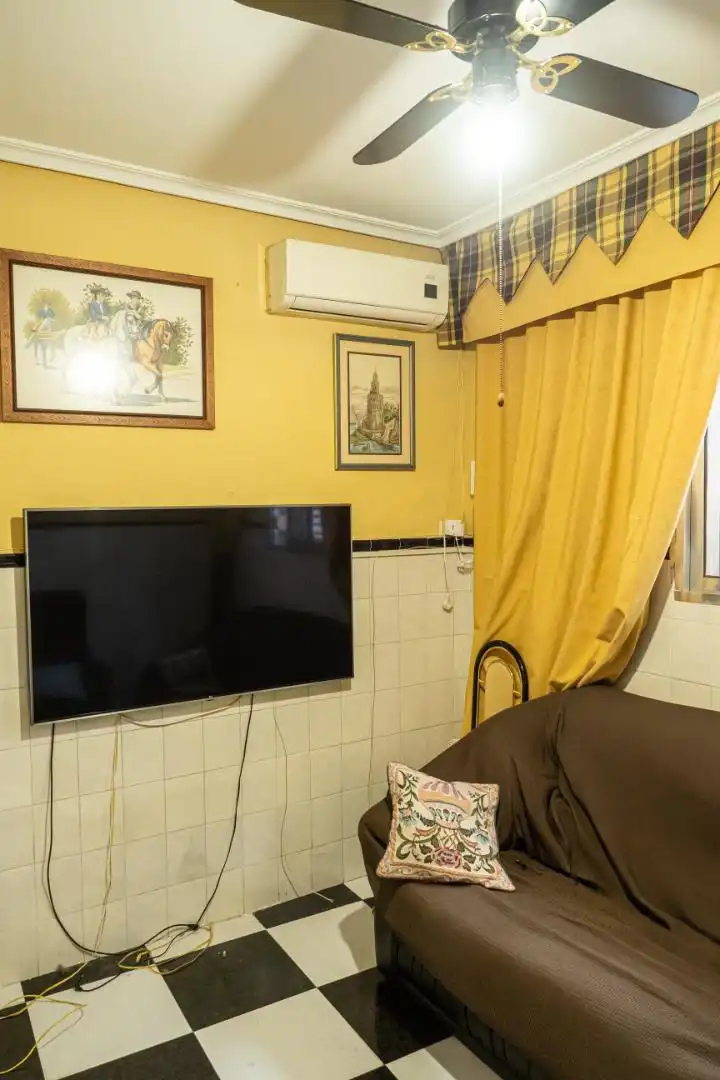 Casa adosada en venda a Calle Lorenzo Mercadante, 33, Barrio del Nervión Dormitori de Casa adosada en venda en Sevilla Capital amb Aire condicionat, Terrassa i Balcó