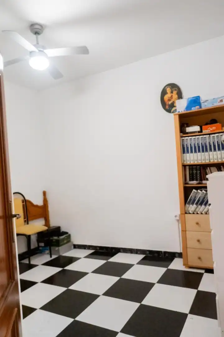 Casa adosada en venda a Calle Lorenzo Mercadante, 33, Barrio del Nervión Dormitori de Casa adosada en venda en Sevilla Capital amb Aire condicionat, Terrassa i Balcó