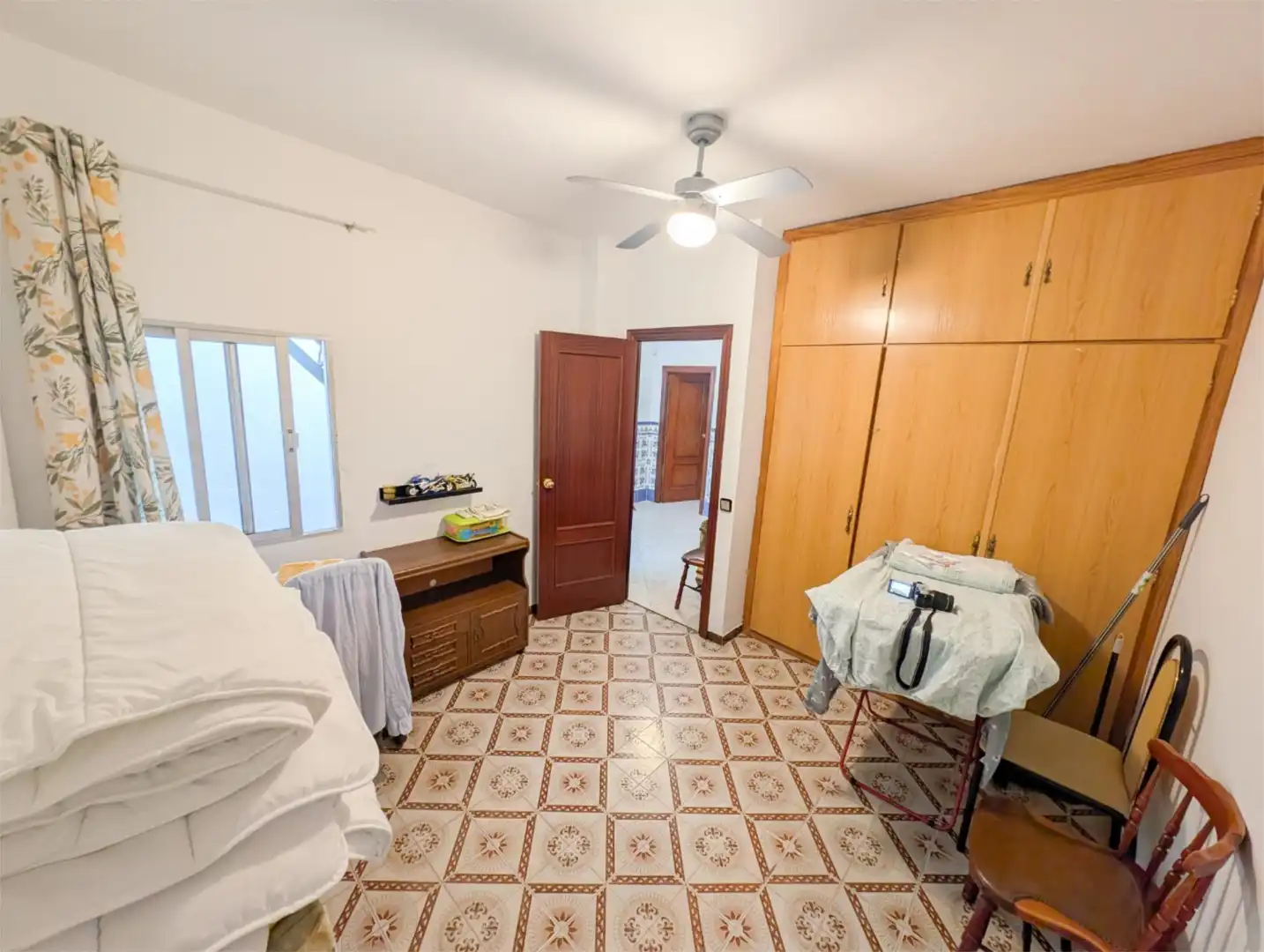 Casa adosada en venda a Calle Lorenzo Mercadante, 33, Barrio del Nervión Dormitori de Casa adosada en venda en Sevilla Capital amb Aire condicionat, Terrassa i Balcó