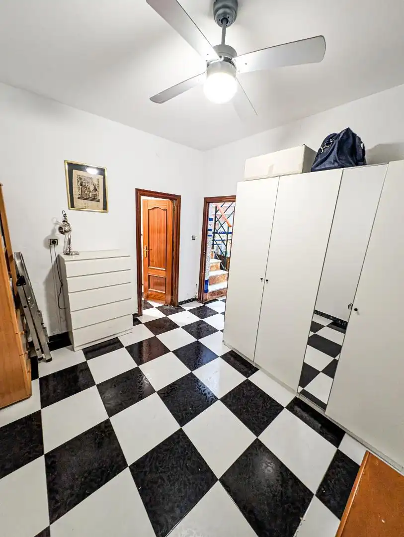 Casa adosada en venda a Calle Lorenzo Mercadante, 33, Barrio del Nervión Dormitori de Casa adosada en venda en Sevilla Capital amb Aire condicionat, Terrassa i Balcó