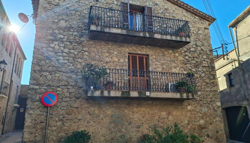Casa adosada en venta en Plaça Garriguella, 7, Peralada, Girona - imagen 1 Foto 1 de Casa adosada en venta en Plaça Garriguella, 7, Peralada, Girona