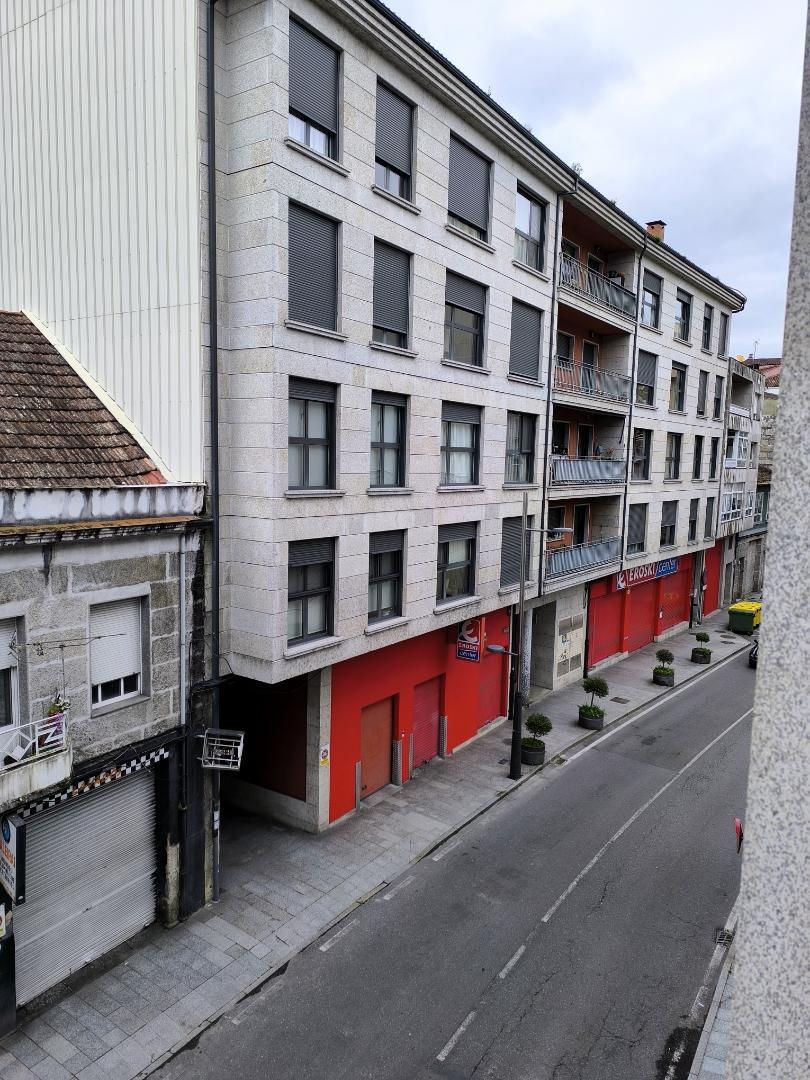 Vista exterior de Piso de alquiler en Ribadavia con Calefacción y Parking comunitario
