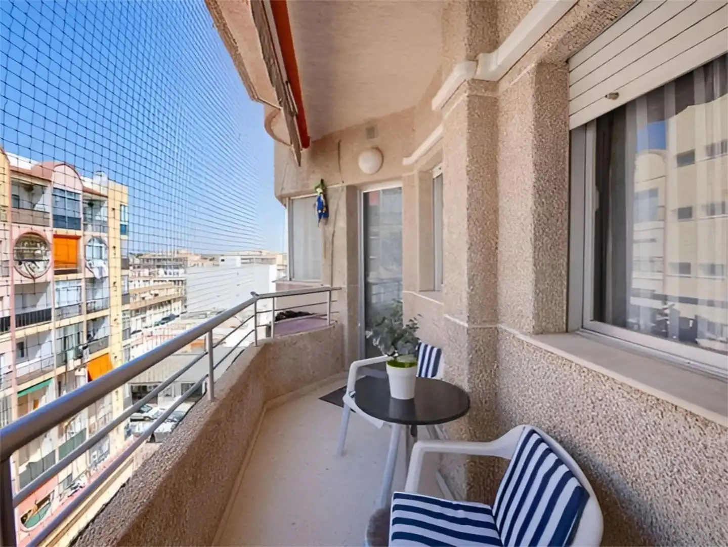 Pis de lloguer a Calle la Loma, 107, Avenida Habaneras - Curva de Palangre Terrassa de Pis de lloguer en Torrevieja amb Aire condicionat, Moblat i Balcó