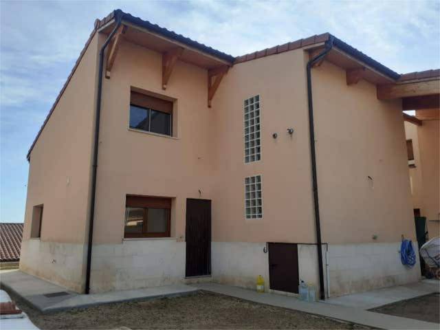 Casa adosada en Venta en Hontoria de la Cantera