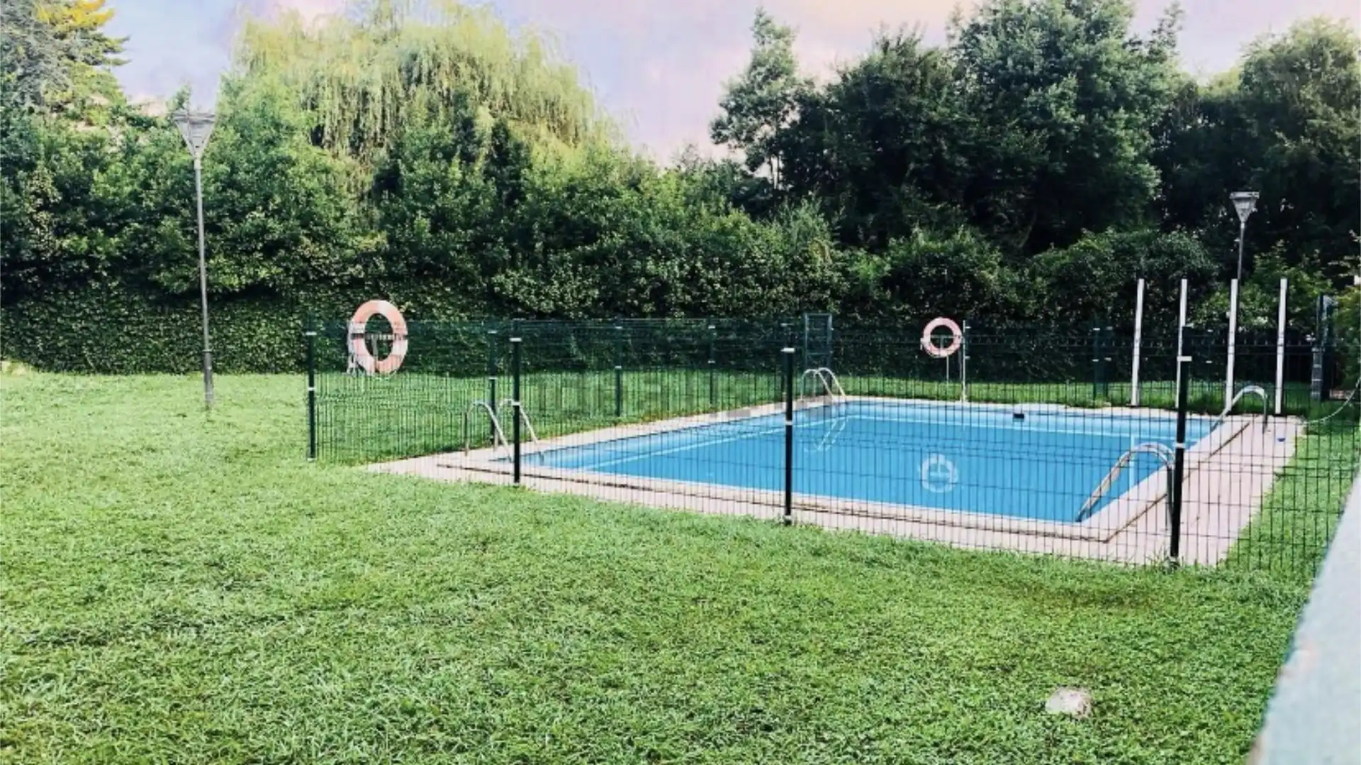 Piscina de Piso en venta en Santa Cruz de Bezana con Terraza, Piscina y Balcón