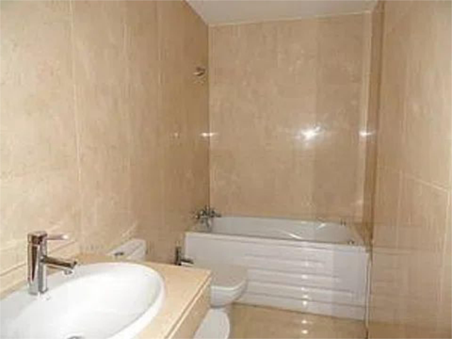 Bathroom of Study for sale in  Madrid Capital  with Heating, Storage room and Community parking