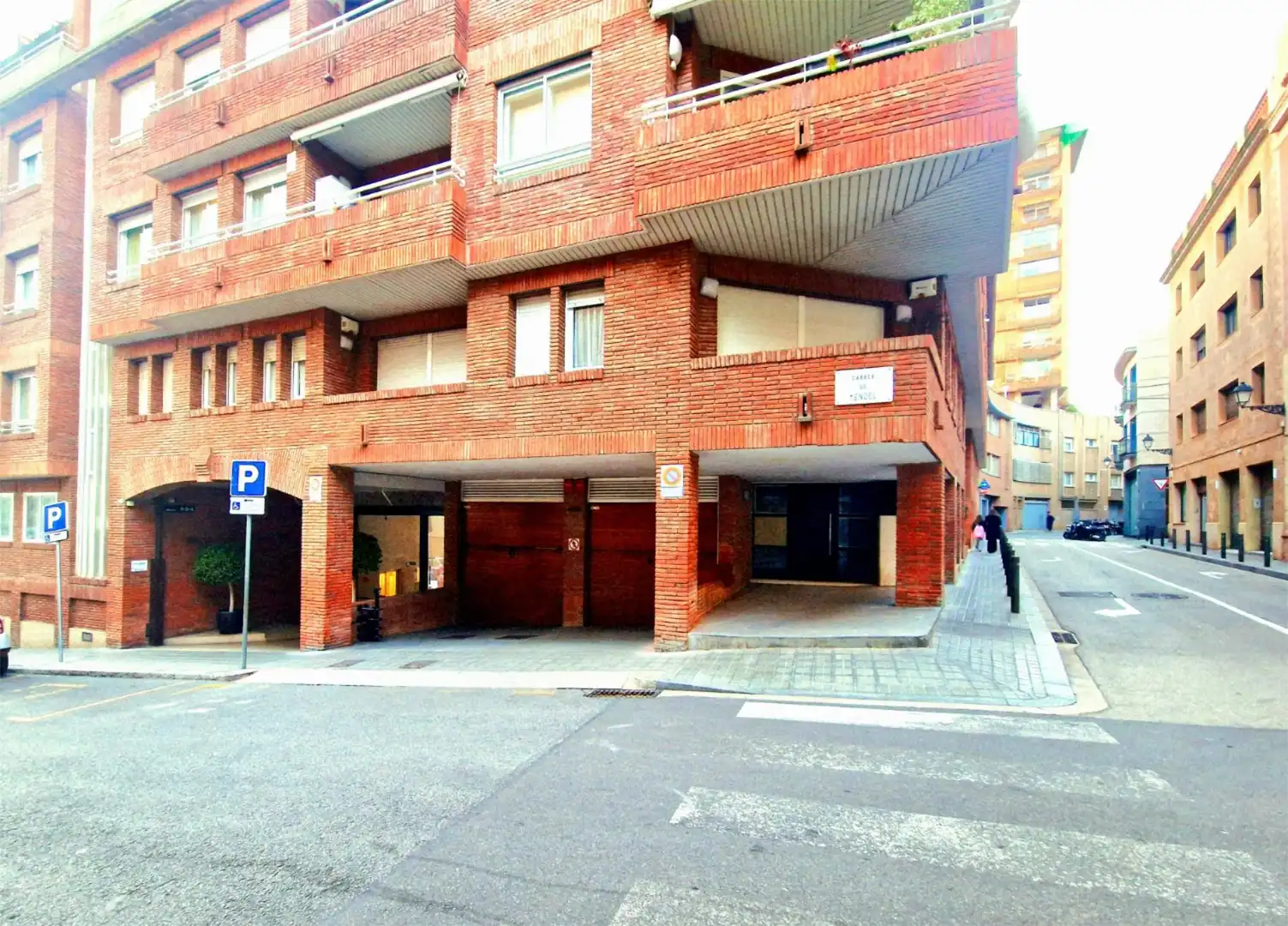 Vista exterior de Garatge en venda en Barcelona