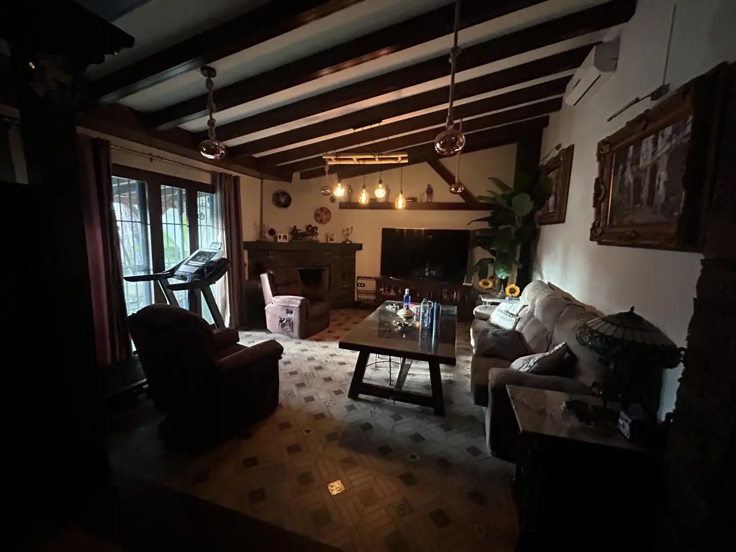 Casa o xalet en venda a Calle Millón, 11, Los Palacios y Villafranca Sala d'estar de Casa o xalet en venda en Los Palacios y Villafranca amb Aire condicionat, Calefacció i Jardí privat