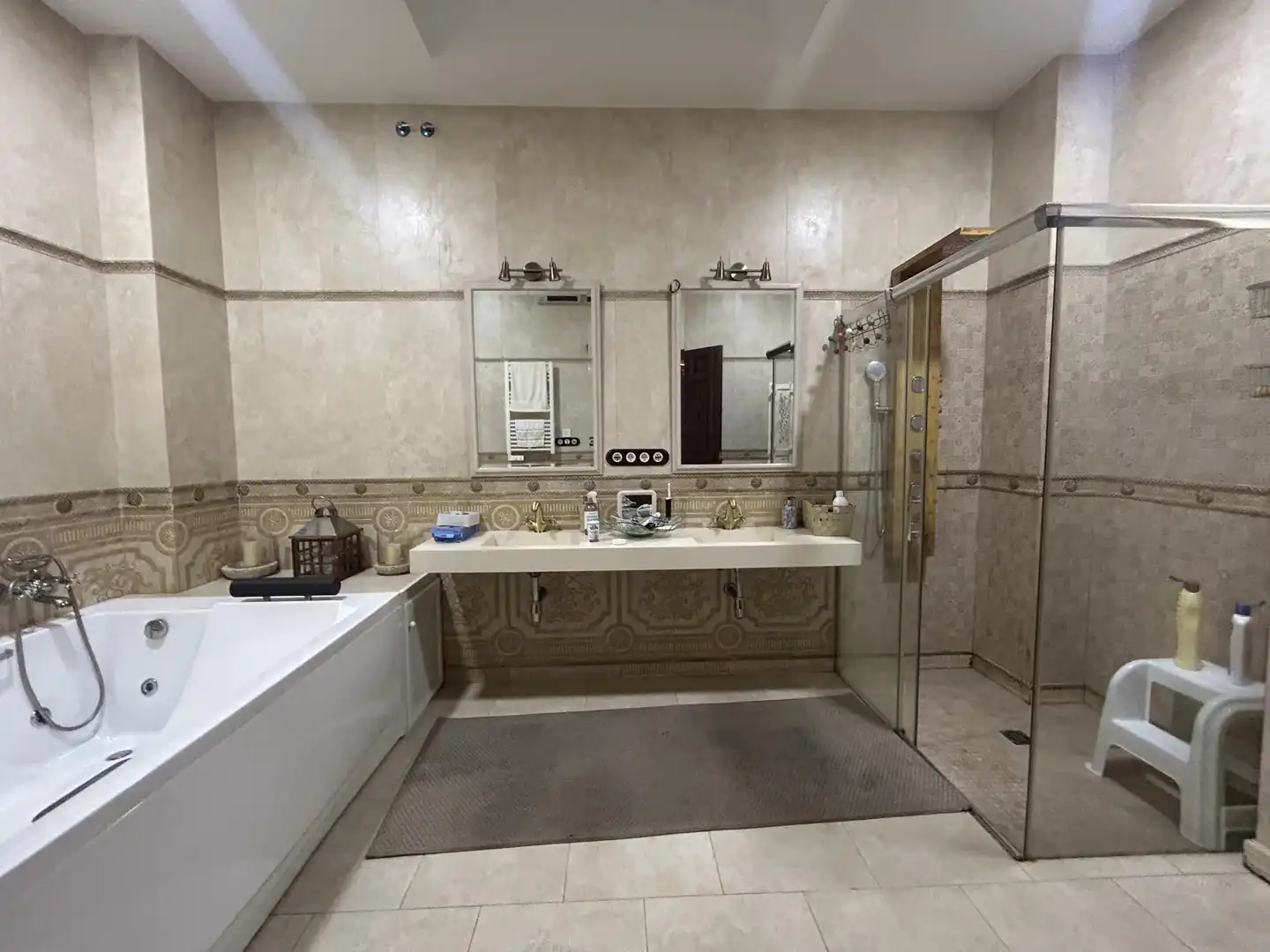 Casa o xalet en venda a Calle Millón, 11, Los Palacios y Villafranca Bany de Casa o xalet en venda en Los Palacios y Villafranca amb Aire condicionat, Calefacció i Jardí privat