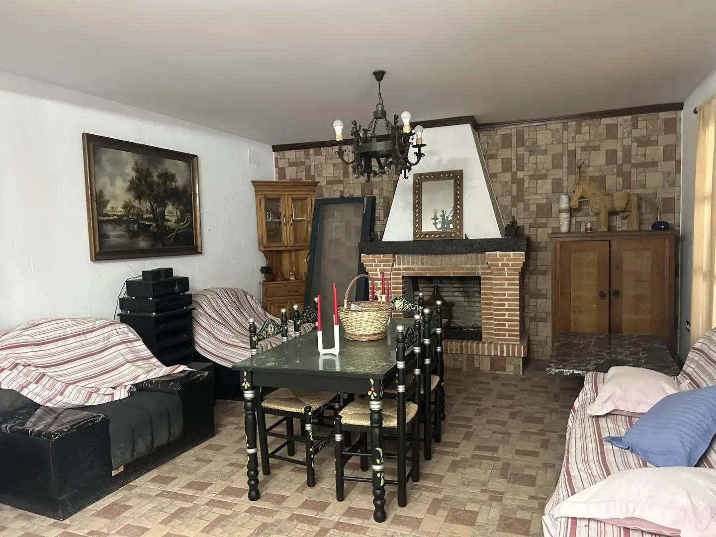 Casa o xalet en venda a Calle Millón, 11, Los Palacios y Villafranca Menjador de Casa o xalet en venda en Los Palacios y Villafranca amb Aire condicionat, Calefacció i Jardí privat