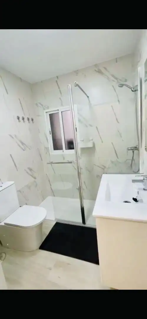 Habitación en Plaza San Ginés, 4, San Nicolás Baño de Piso para compartir en Murcia con Aire acondicionado, Calefacción y Terraza