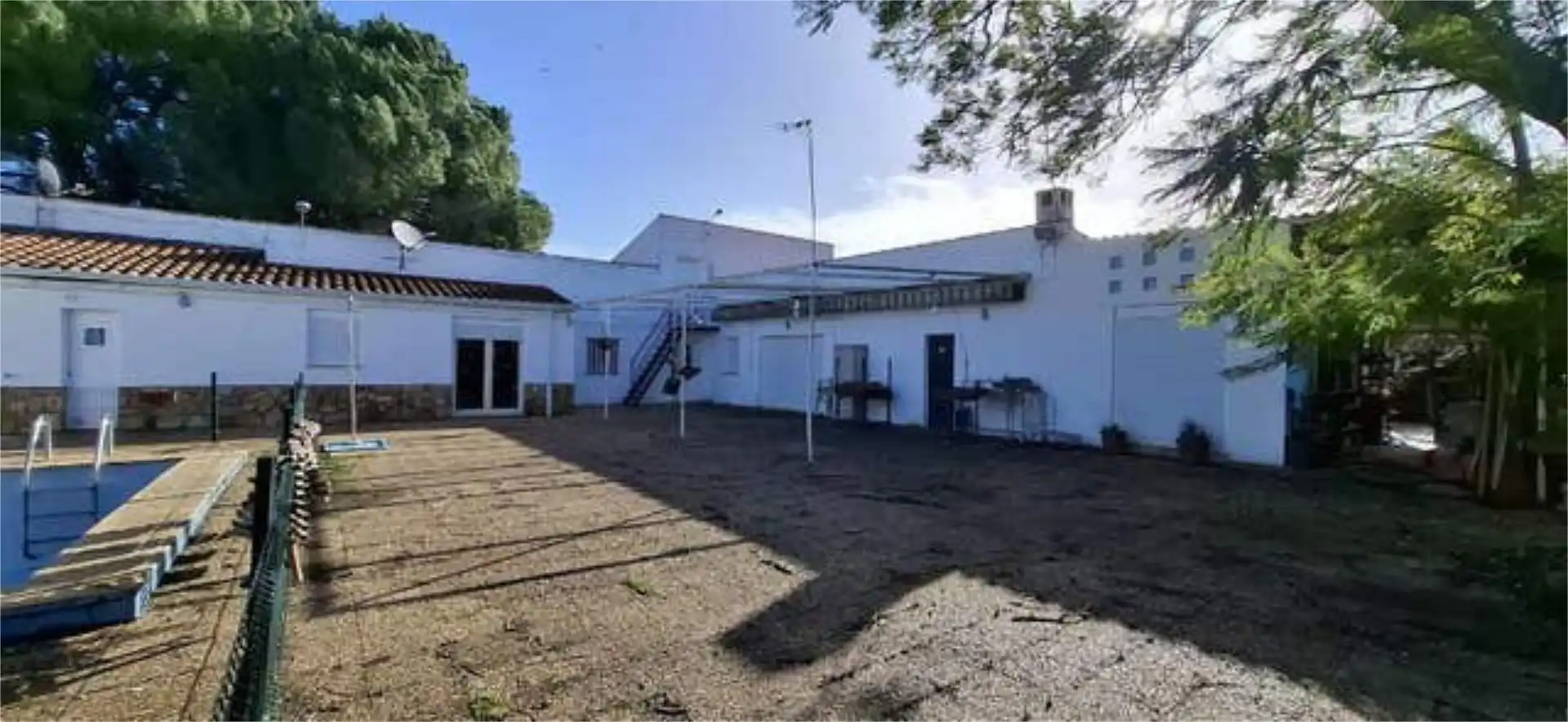 Vista exterior de Casa adosada en venta en Badajoz Capital con Piscina