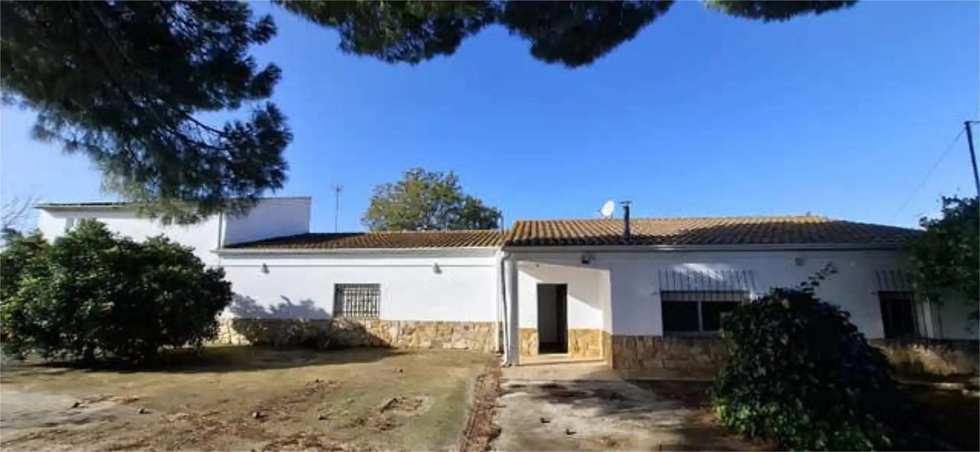 Vista exterior de Casa adosada en venta en Badajoz Capital con Piscina