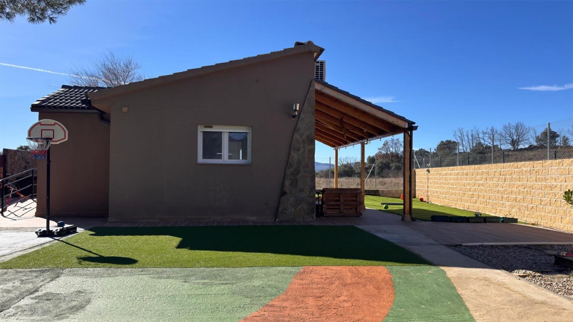 Vista exterior de Casa o chalet en venta en Villavieja del Lozoya con Aire acondicionado, Calefacción y Jardín privado