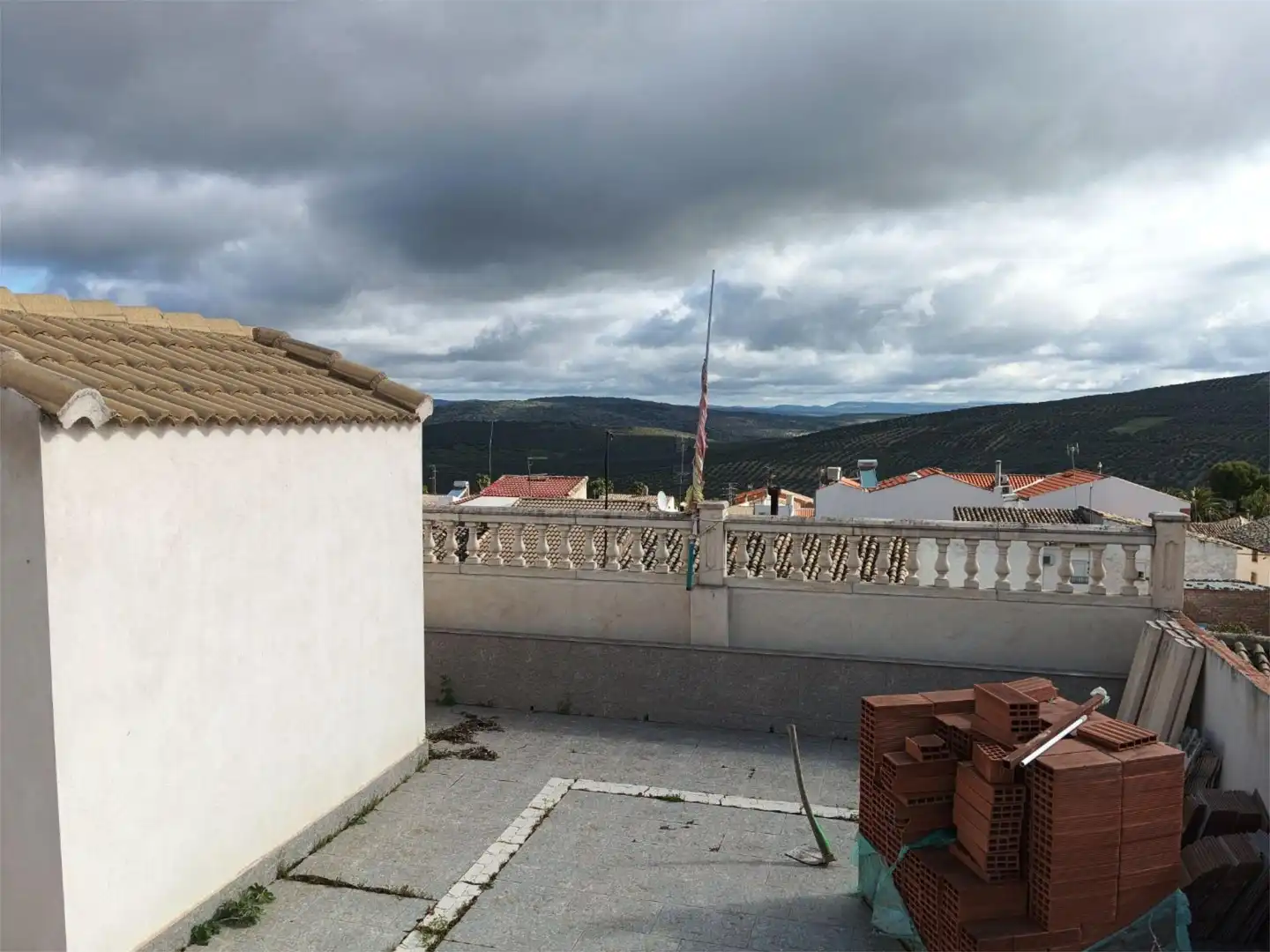 Vista exterior de Casa adosada en venta en Rus con Terraza, Trastero y Piscina