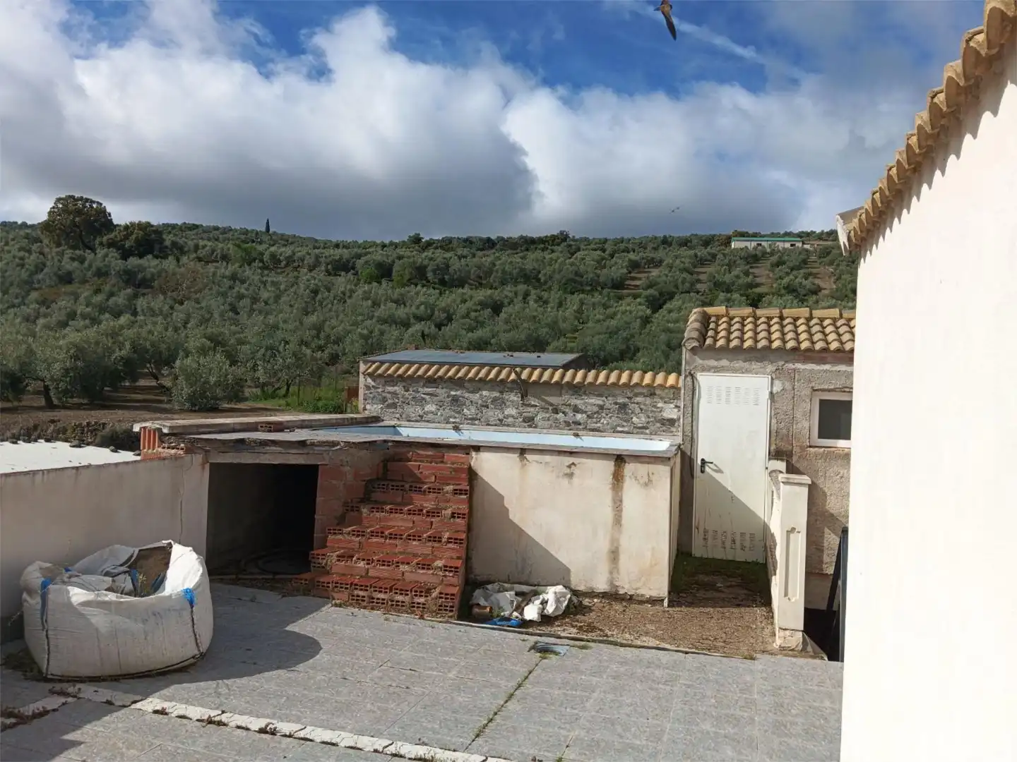 Vista exterior de Casa adosada en venta en Rus con Terraza, Trastero y Piscina